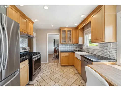 8301 SW 6th Avenue Portland OR 97219
