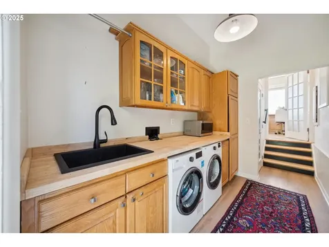 8301 SW 6th Avenue Portland OR 97219
