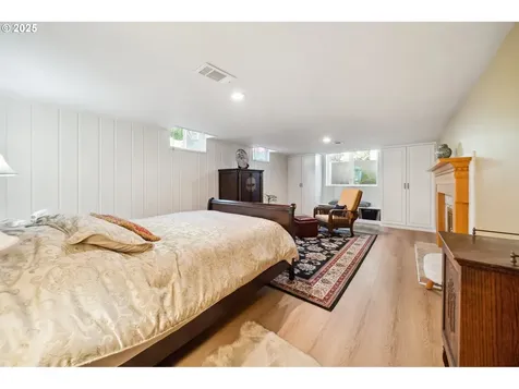 8301 SW 6th Avenue Portland OR 97219