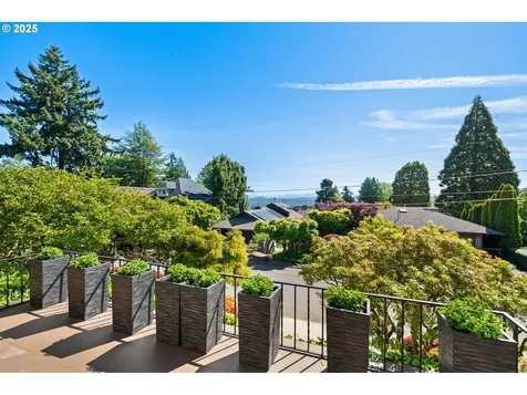 8301 SW 6th Avenue Portland OR 97219