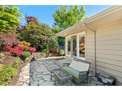 8301 SW 6th Avenue Portland OR 97219