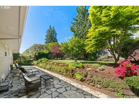 8301 SW 6th Avenue Portland OR 97219