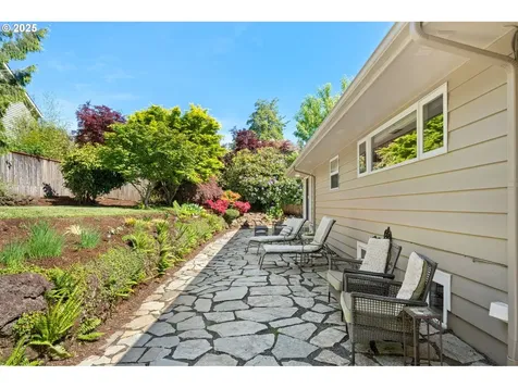 8301 SW 6th Avenue Portland OR 97219