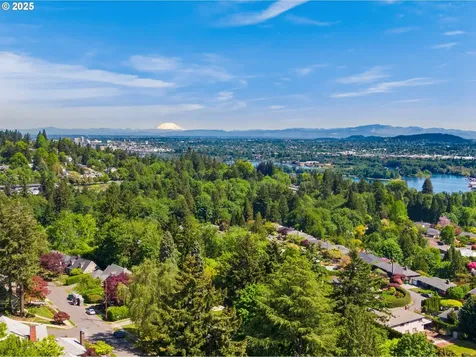 8301 SW 6th Avenue Portland OR 97219
