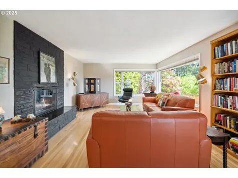 8301 SW 6th Avenue Portland OR 97219