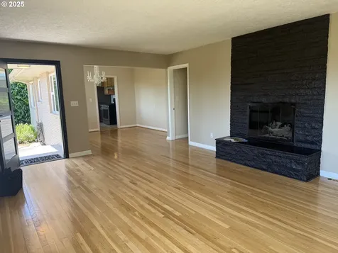 8301 SW 6th Avenue Portland OR 97219