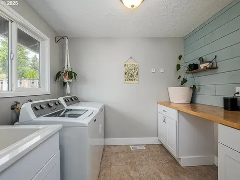 247 NE 30th Avenue Hillsboro OR 97124