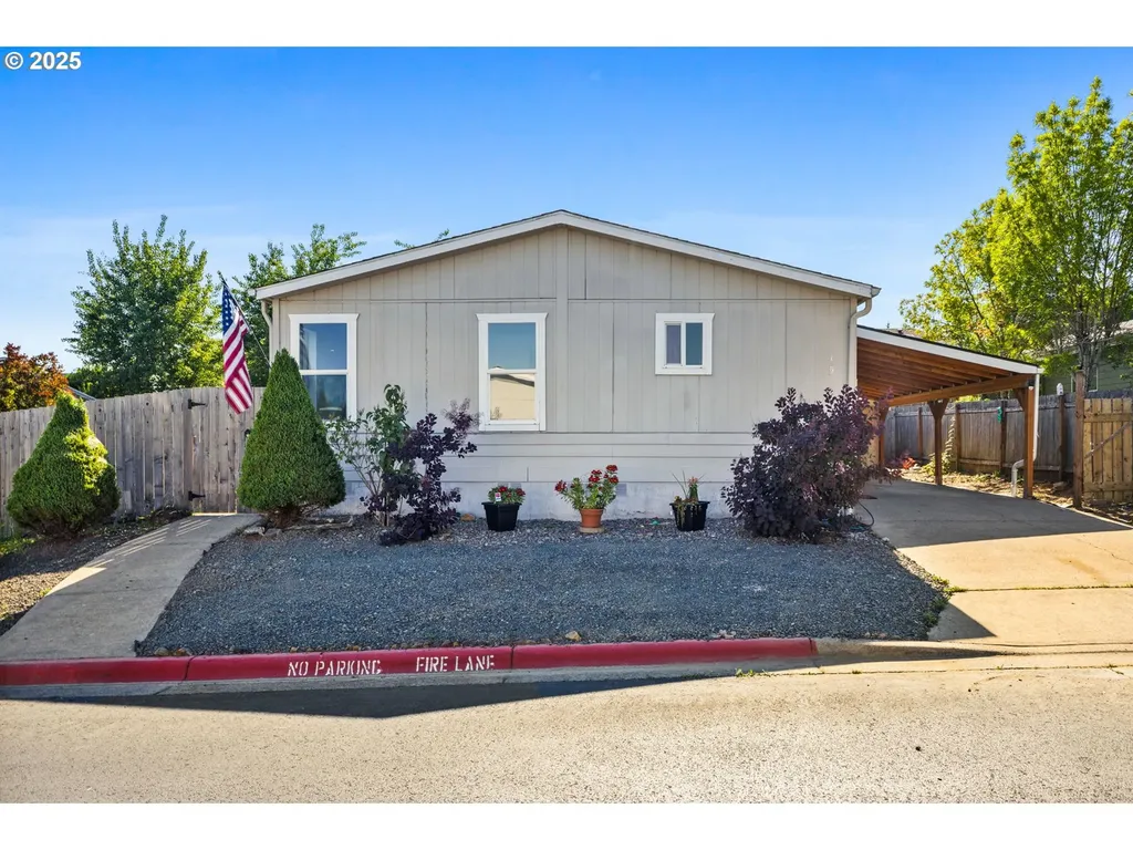 1015 Oak Street Silverton OR 97381
