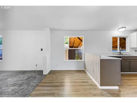 1015 Oak Street Silverton OR 97381