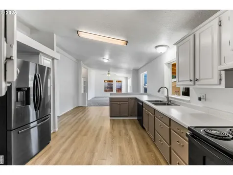 1015 Oak Street Silverton OR 97381