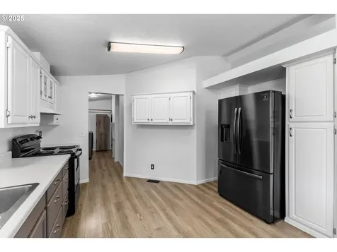 1015 Oak Street Silverton OR 97381