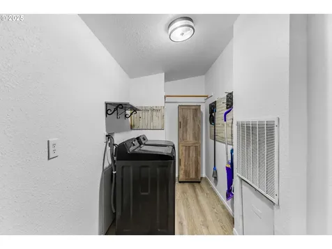 1015 Oak Street Silverton OR 97381