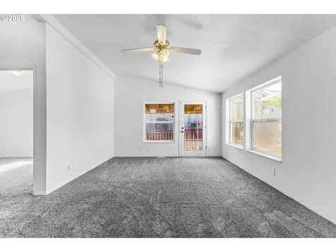 1015 Oak Street Silverton OR 97381