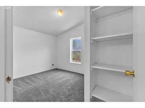 1015 Oak Street Silverton OR 97381