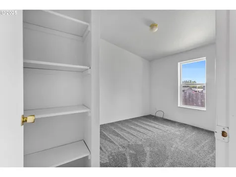 1015 Oak Street Silverton OR 97381