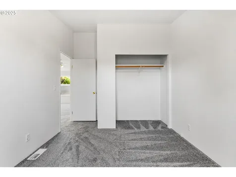 1015 Oak Street Silverton OR 97381