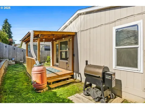 1015 Oak Street Silverton OR 97381