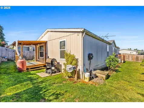 1015 Oak Street Silverton OR 97381