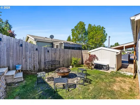 1015 Oak Street Silverton OR 97381