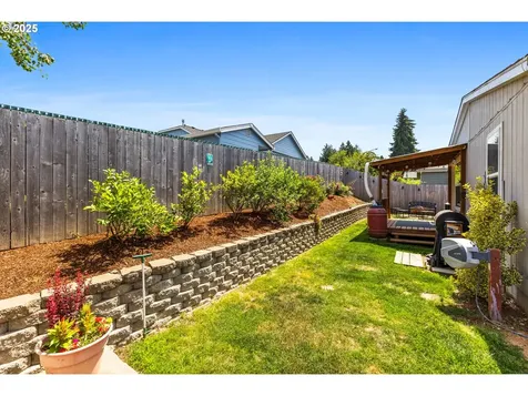 1015 Oak Street Silverton OR 97381