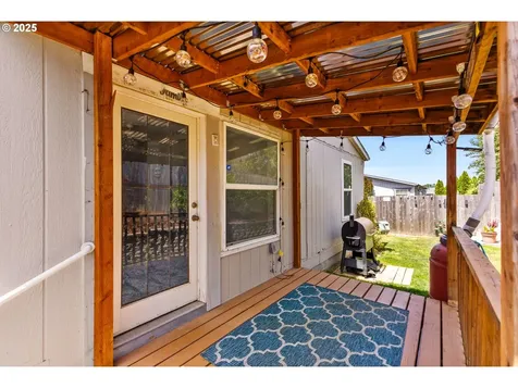 1015 Oak Street Silverton OR 97381
