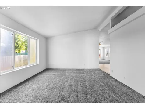 1015 Oak Street Silverton OR 97381