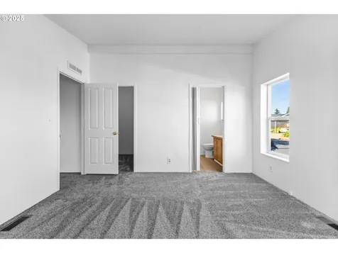 1015 Oak Street Silverton OR 97381