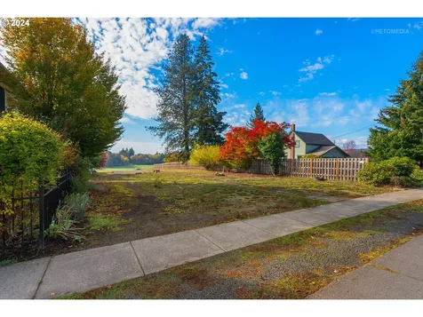420 W Grant Street Carlton OR 97111