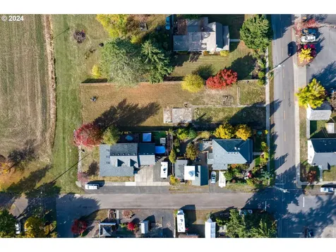 420 W Grant Street Carlton OR 97111