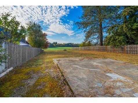 420 W Grant Street Carlton OR 97111