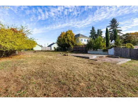 420 W Grant Street Carlton OR 97111