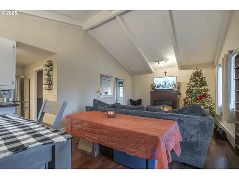 292 SE Academy Street Dallas OR 97338