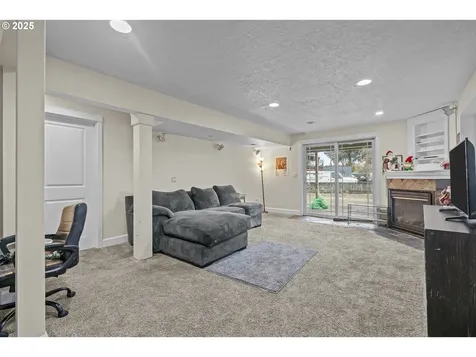 292 SE Academy Street Dallas OR 97338