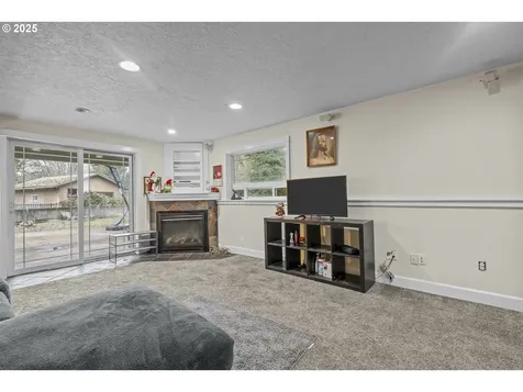 292 SE Academy Street Dallas OR 97338