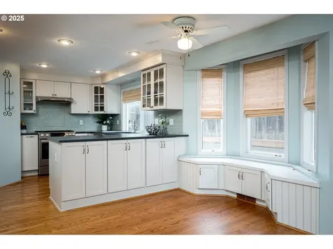 337 SW 27th Way Troutdale OR 97060