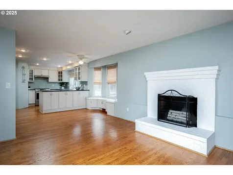 337 SW 27th Way Troutdale OR 97060