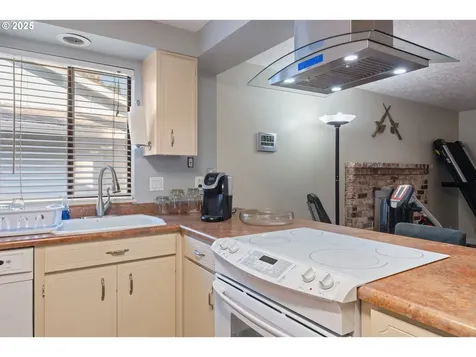 6896 SW 204th Avenue Beaverton OR 97078