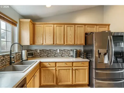 1145 Country Lane Woodburn OR 97071