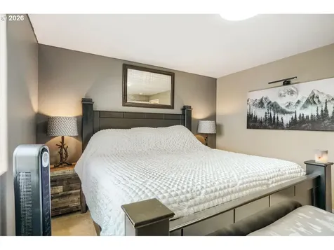 1145 Country Lane Woodburn OR 97071