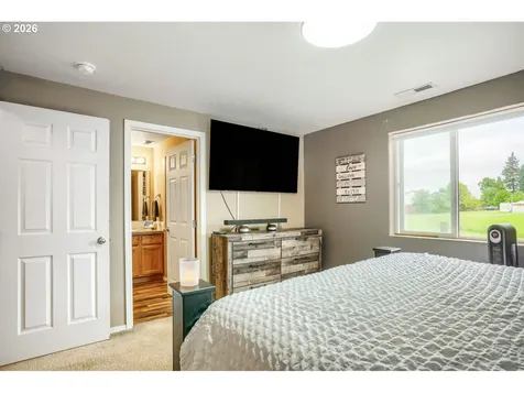 1145 Country Lane Woodburn OR 97071