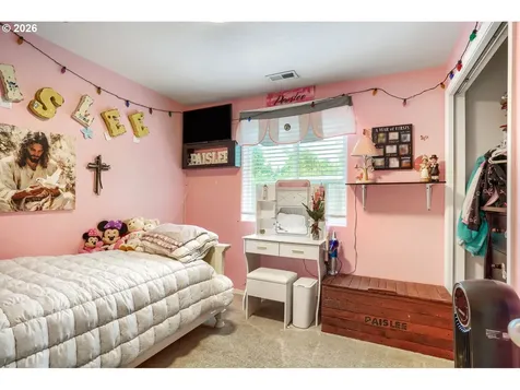 1145 Country Lane Woodburn OR 97071