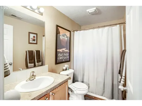 1145 Country Lane Woodburn OR 97071