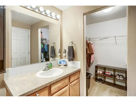1145 Country Lane Woodburn OR 97071