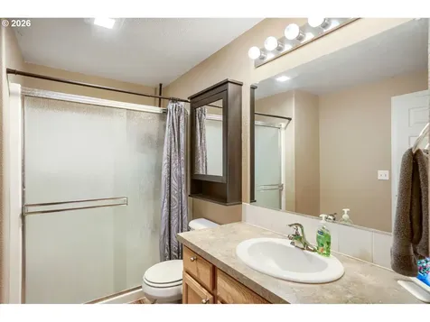 1145 Country Lane Woodburn OR 97071