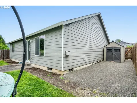 1145 Country Lane Woodburn OR 97071