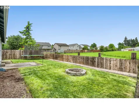 1145 Country Lane Woodburn OR 97071