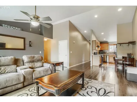 1145 Country Lane Woodburn OR 97071