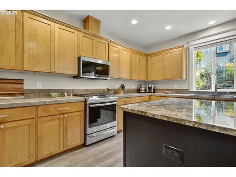 16514 Oaktree Terrace Oregon City OR 97045