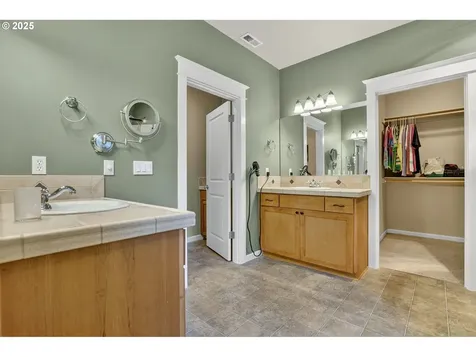 16514 Oaktree Terrace Oregon City OR 97045