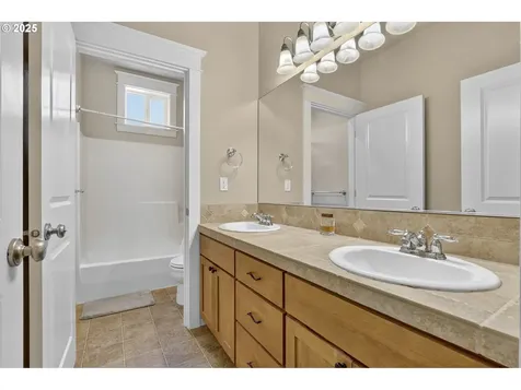 16514 Oaktree Terrace Oregon City OR 97045
